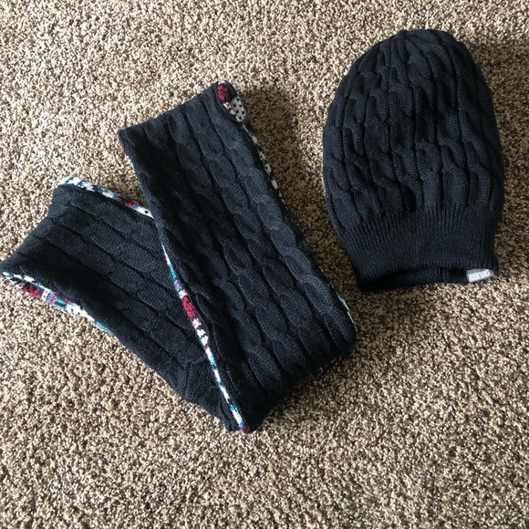 Muk Luks Infinity Scarf & Hat Set Reversible - Picture 4 of 6